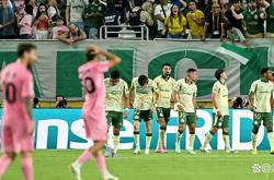 开云官网-巴西排球队夺冠，队员欢呼雀跃