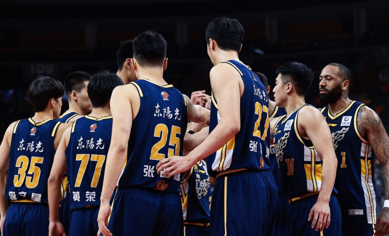 上海球队在主场击败对手，实现四连胜的简单介绍