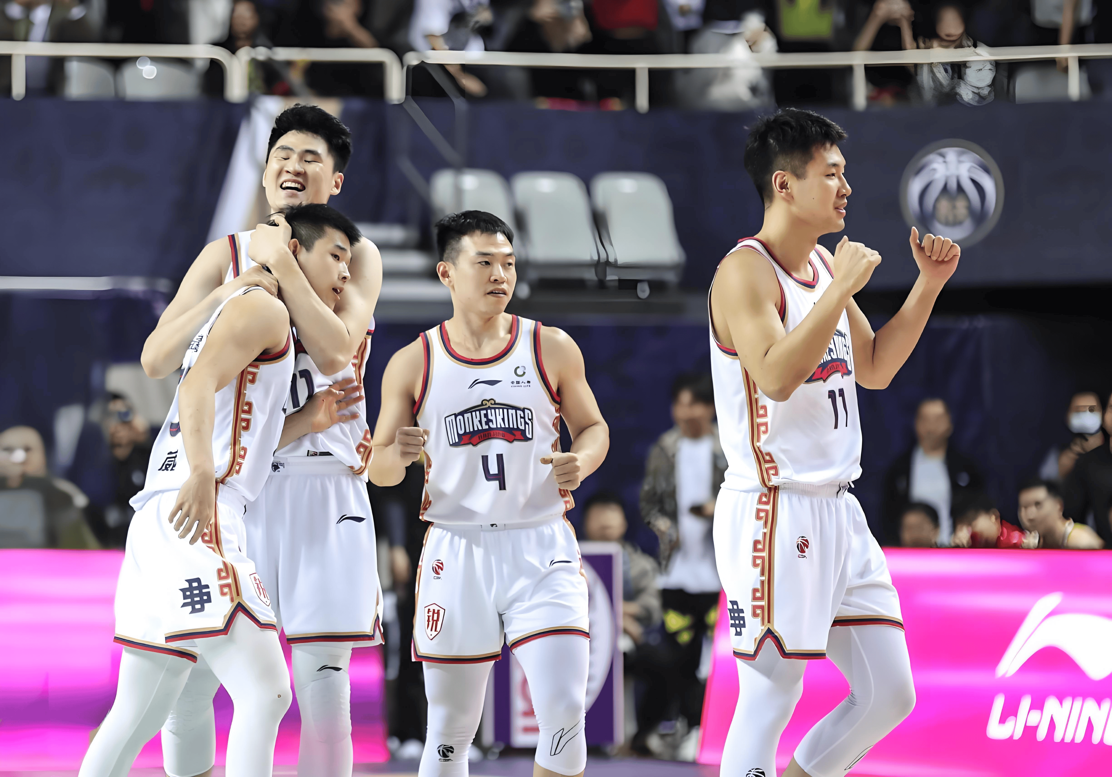 球员在比赛中发挥出色，赢得无数叫好声