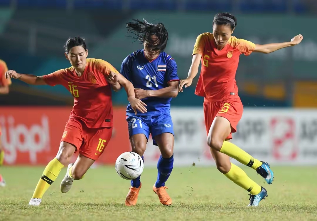 国家女足在比赛中表现出色，展示实力夺取胜利