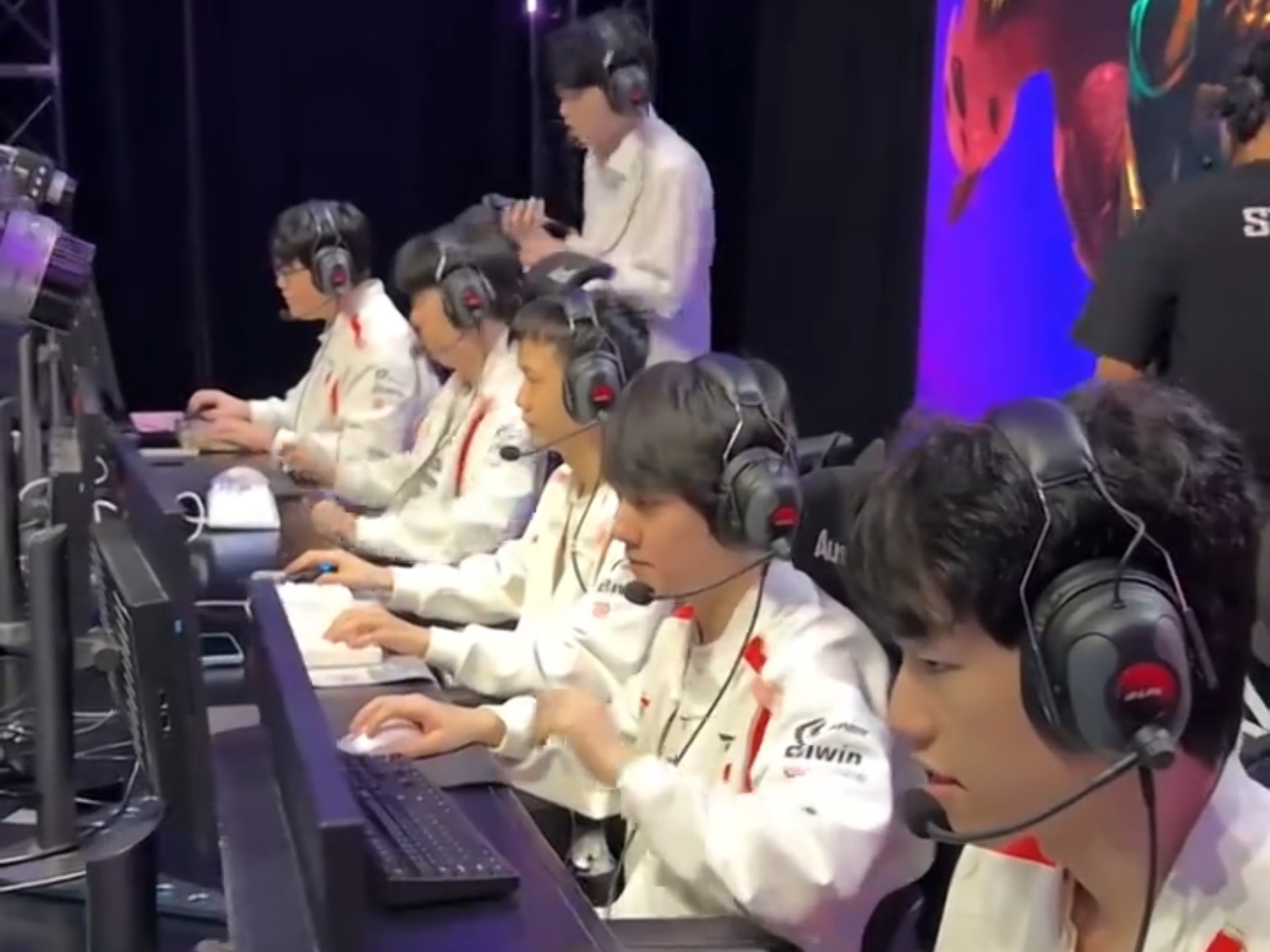 TES绝杀WBG,369开启传奇时刻淘汰赛2:1(北京) TES绝杀WBG,369开启传奇时刻淘汰赛2:1(北京)