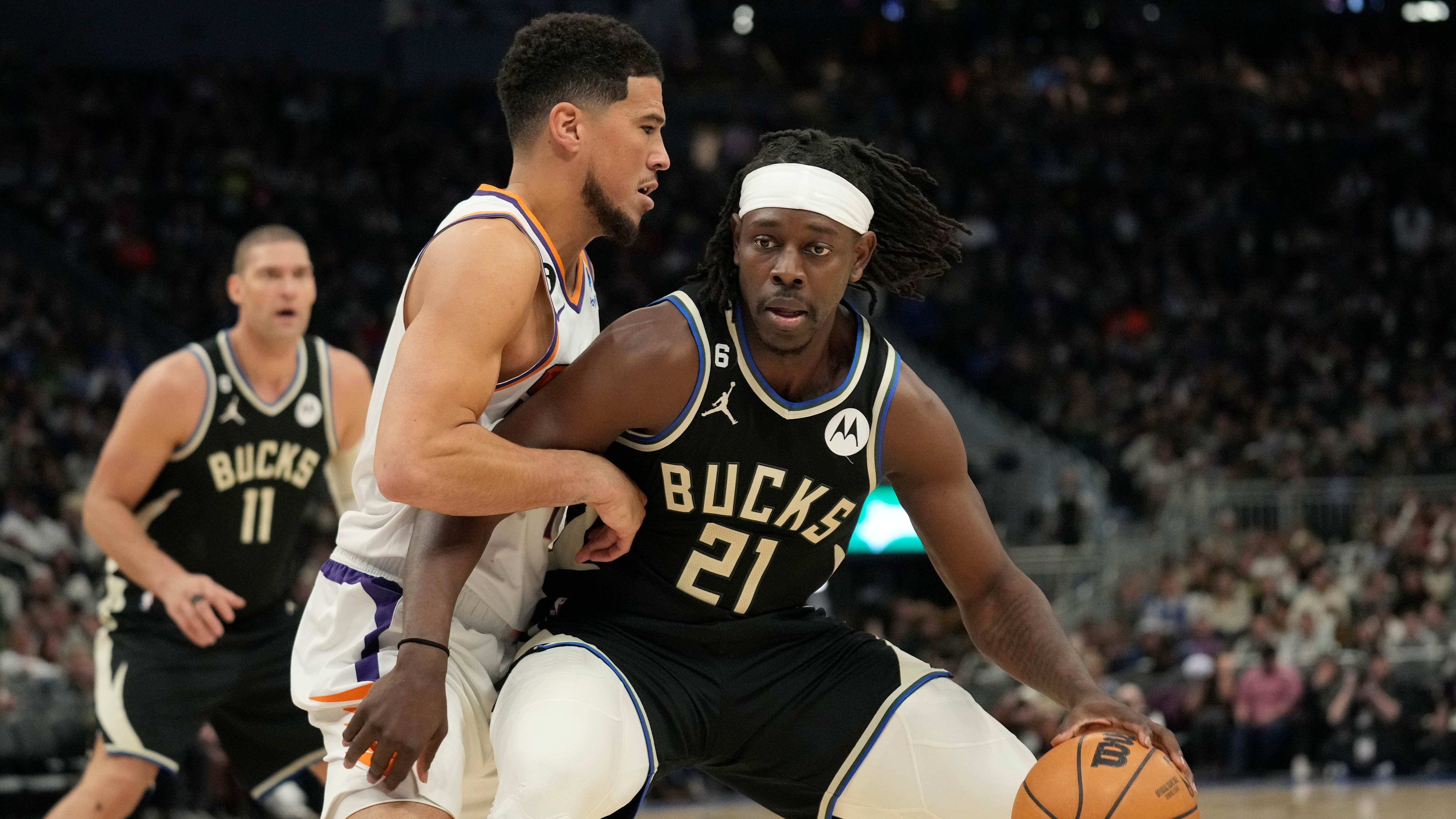 雄鹿主场擒下魔术，字母哥45分力挽狂澜的简单介绍