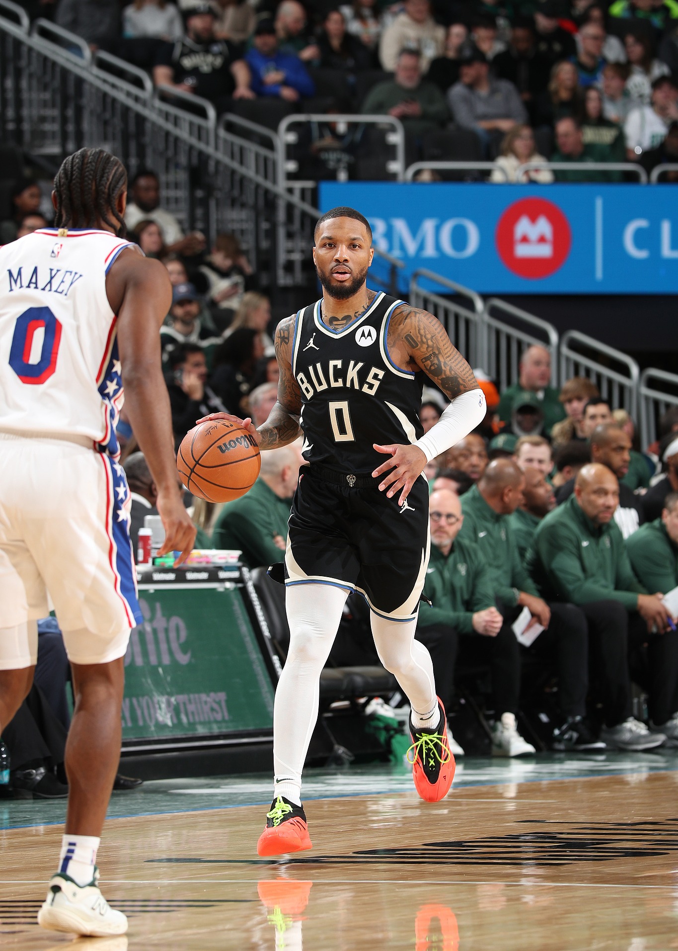 雄鹿主场力克76人，豪取七连胜