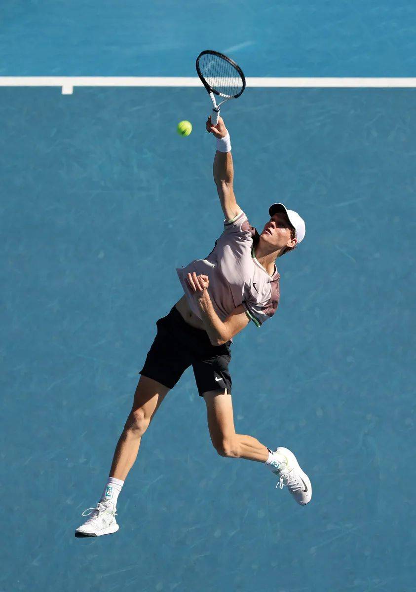 包含美国网球队险胜意大利网球队，费德勒一己之力扛起全队的词条