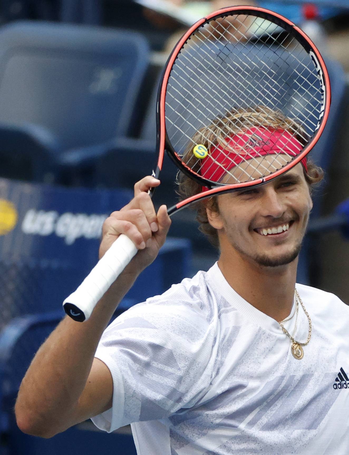 包含欧洲网球队力克世界网球队，兹维列夫高光表现的词条