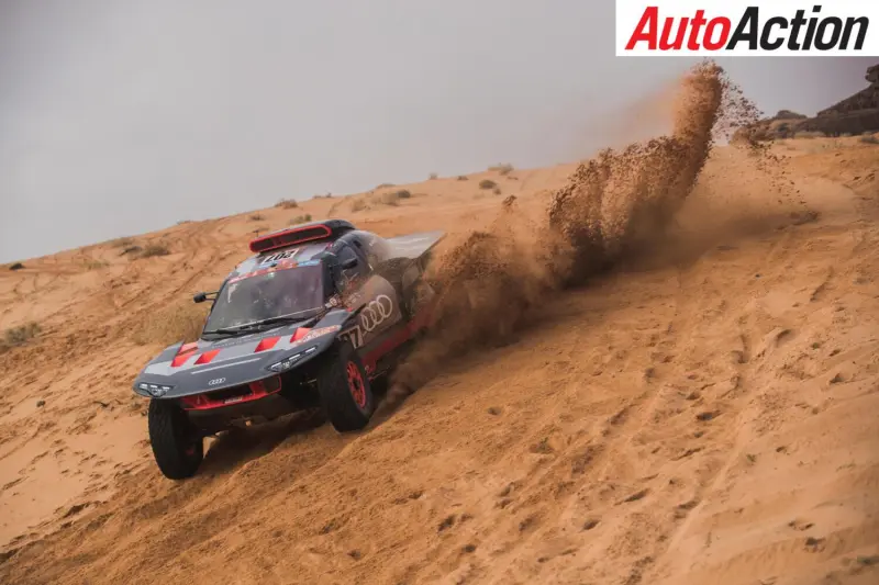 索伯车队鏖战雷诺车队，塞恩斯扛起全队